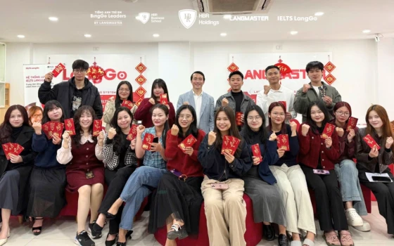 Các cơ sở hân hoan đón nhận lì xì từ công ty